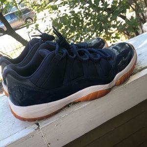 Jordan 11 “Navy Gum”